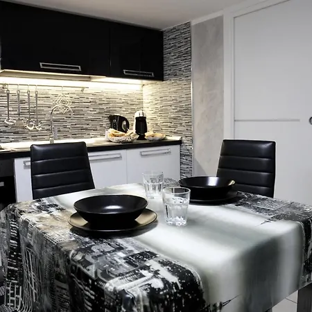 Sannazzaro 70 *
